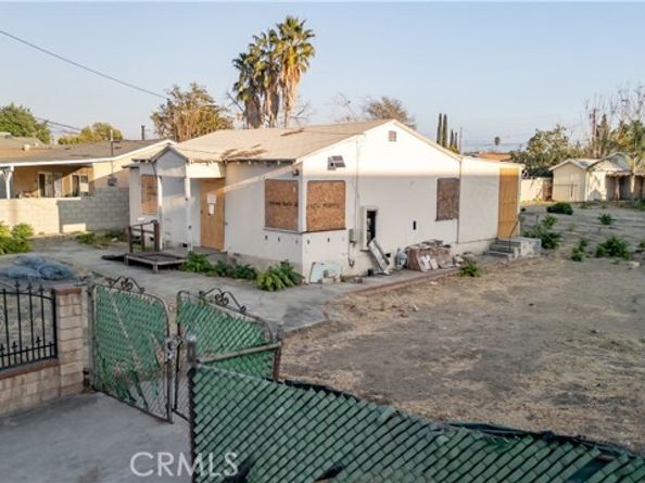 13722 Pierce Street, Pacoima (los Angeles) CA 91331