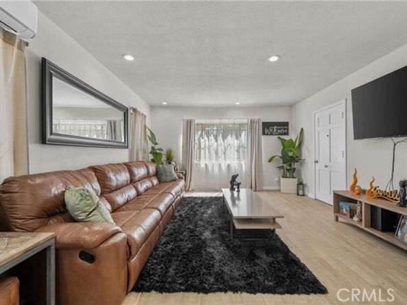 7941 Lemona Avenue, Panorama City (los Angeles) CA 91402