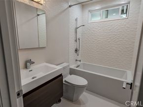 10831 Roycroft Street 18, Sun Valley (los Angeles) CA 91352