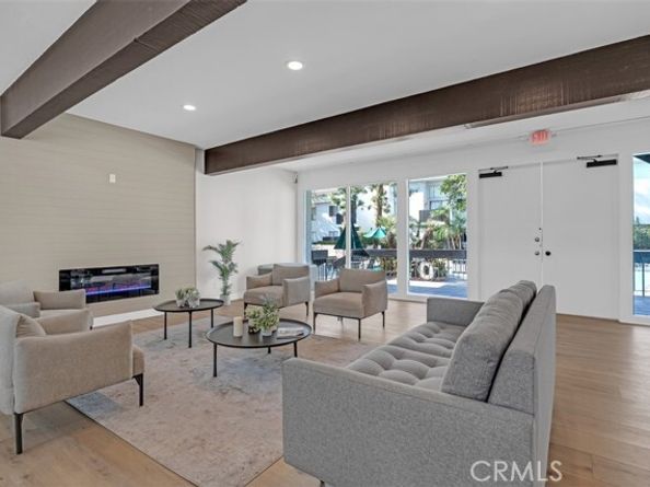 18645 Hatteras Street 230, Tarzana (los Angeles) CA 91356