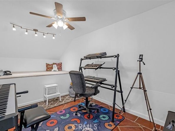 18645 Hatteras Street 230, Tarzana (los Angeles) CA 91356