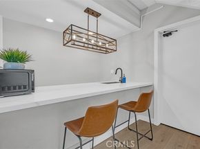 18645 Hatteras Street 230, Tarzana (los Angeles) CA 91356