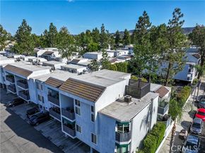 18645 Hatteras Street 230, Tarzana (los Angeles) CA 91356