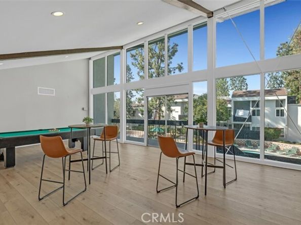 18645 Hatteras Street 230, Tarzana (los Angeles) CA 91356