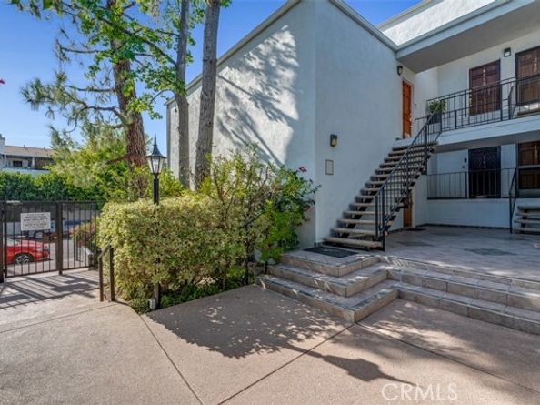 18645 Hatteras Street 230, Tarzana (los Angeles) CA 91356