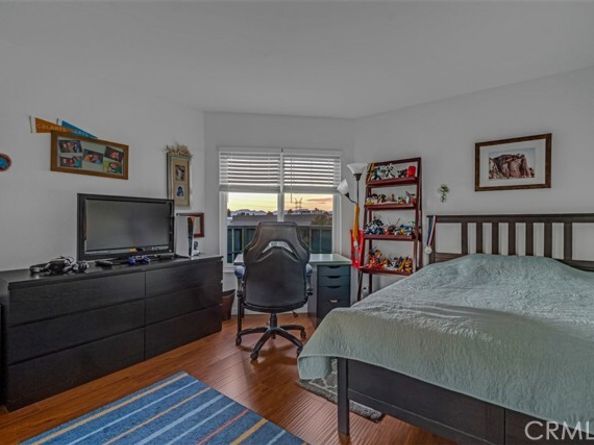 18645 Hatteras Street 230, Tarzana (los Angeles) CA 91356