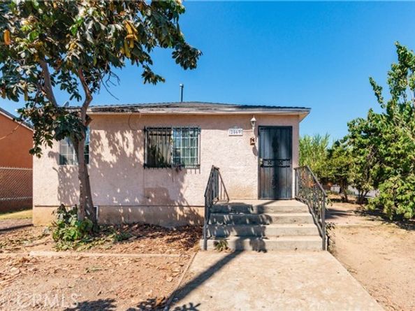 2069 Lewis, Long Beach CA 90806