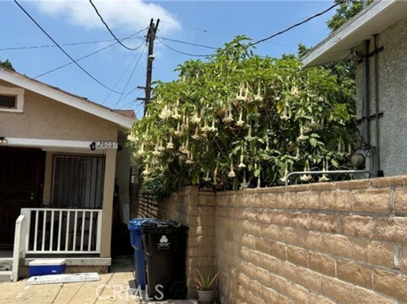 2805 Future Street, Los Angeles CA 90065