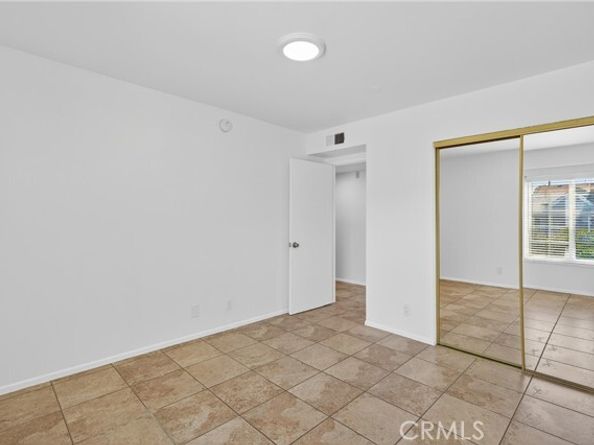 9714 Sepulveda Boulevard 201, North Hills (los Angeles) CA 91343