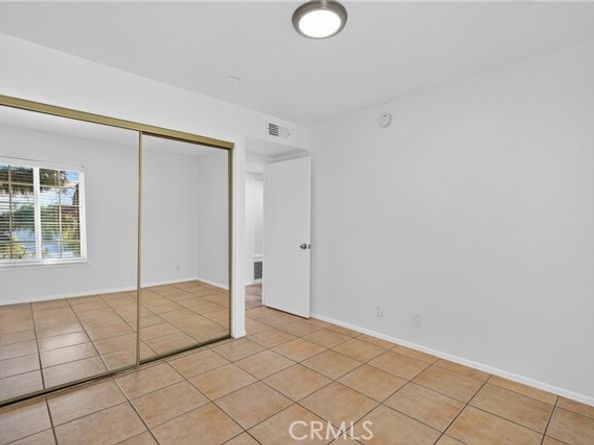 9714 Sepulveda Boulevard 201, North Hills (los Angeles) CA 91343
