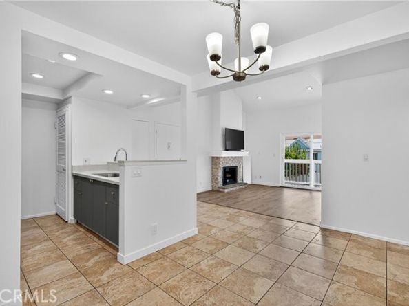 9714 Sepulveda Boulevard 201, North Hills (los Angeles) CA 91343