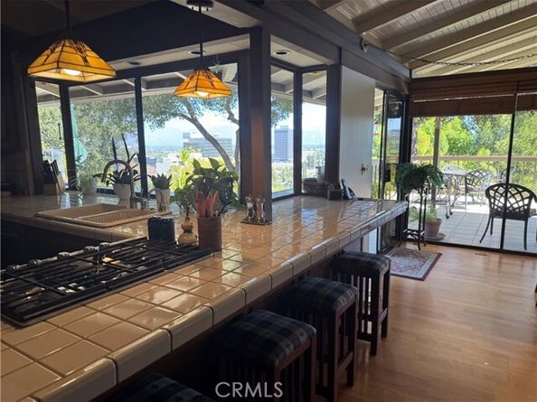 16216 Bertella Drive, Encino (los Angeles) CA 91436