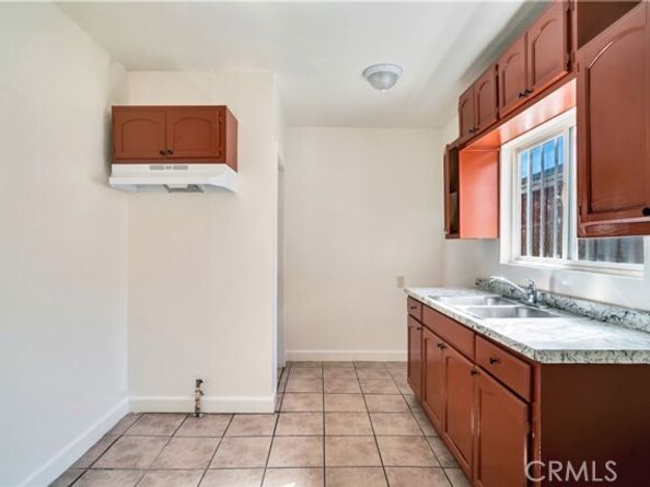 916 W 88th Street, Los Angeles CA 90044