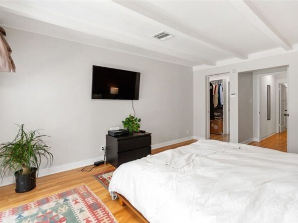 12424 Sarah Street, Studio City (los Angeles) CA 91604