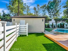 19434 Calvert Street, Tarzana (los Angeles) CA 91335