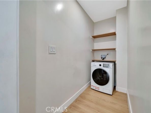 19434 Calvert Street, Tarzana (los Angeles) CA 91335