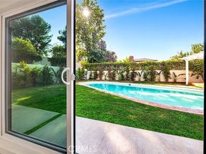 19434 Calvert Street, Tarzana (los Angeles) CA 91335