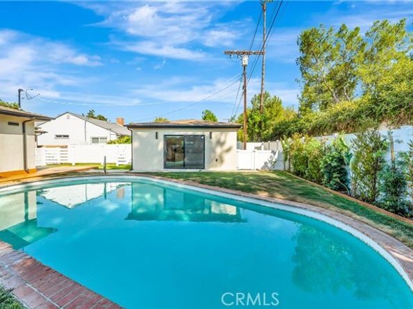 19434 Calvert Street, Tarzana (los Angeles) CA 91335