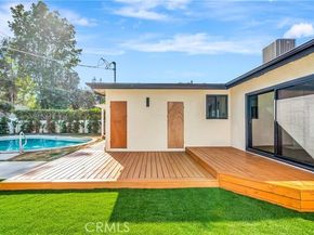 19434 Calvert Street, Tarzana (los Angeles) CA 91335