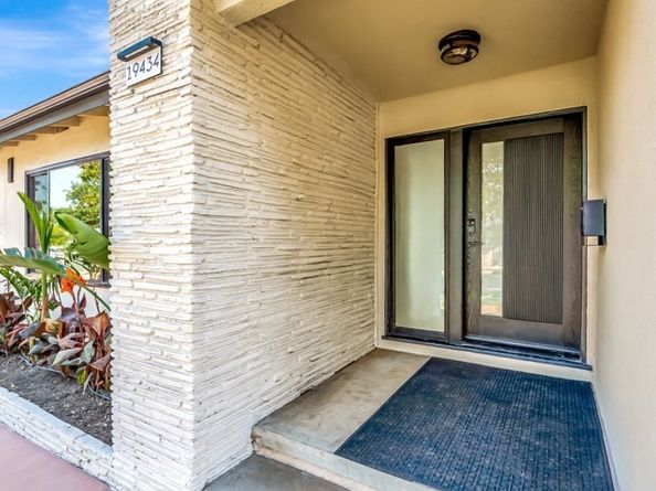 19434 Calvert Street, Tarzana (los Angeles) CA 91335