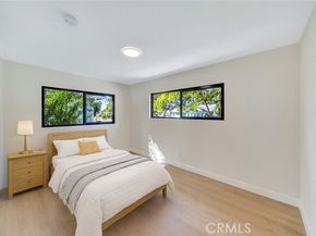19434 Calvert Street, Tarzana (los Angeles) CA 91335