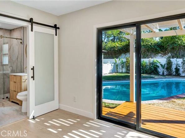 19434 Calvert Street, Tarzana (los Angeles) CA 91335