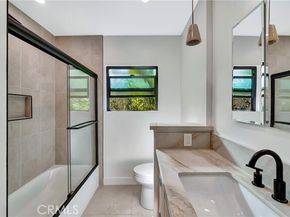 19434 Calvert Street, Tarzana (los Angeles) CA 91335