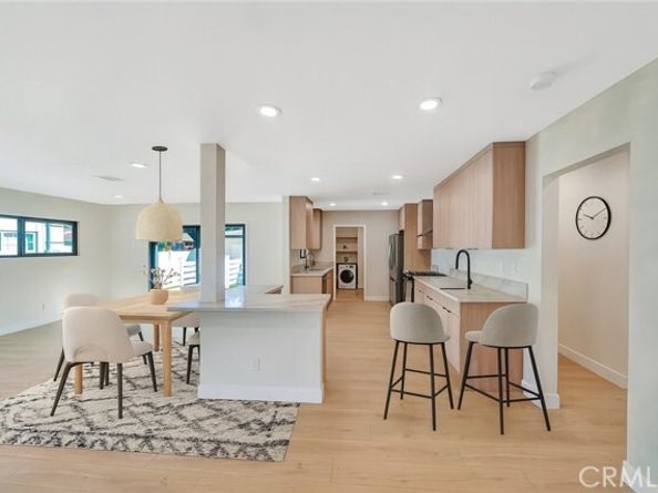 19434 Calvert Street, Tarzana (los Angeles) CA 91335