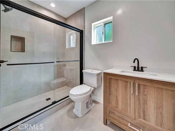 19434 Calvert Street, Tarzana (los Angeles) CA 91335