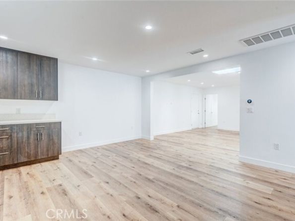 17024 Sherman Way, Los Angeles CA 91406