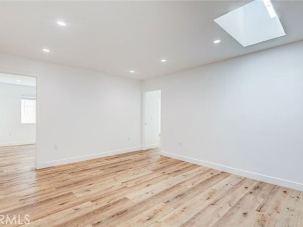 17024 Sherman Way, Los Angeles CA 91406