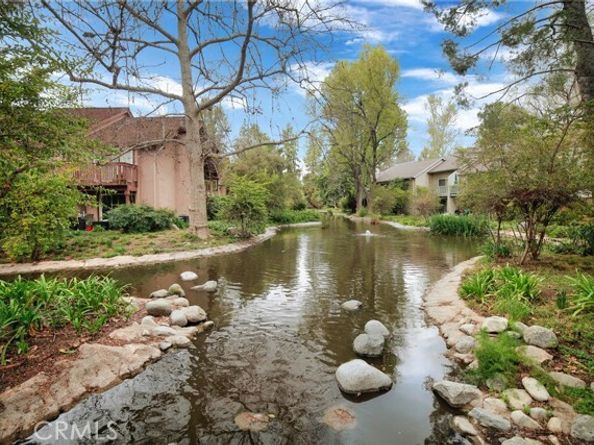 7050 Shoup Avenue 208, Canoga Park (los Angeles) CA 91303