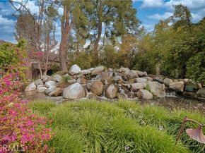 7050 Shoup Avenue 208, Canoga Park (los Angeles) CA 91303