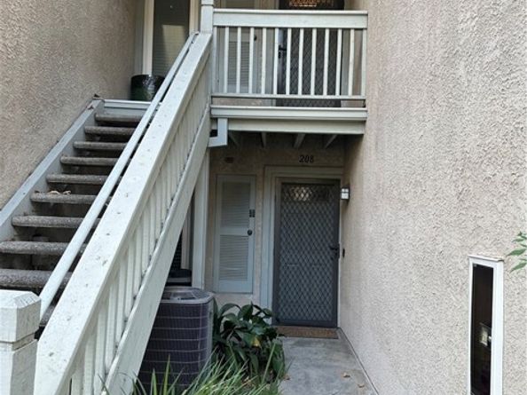 7050 Shoup Avenue 208, Canoga Park (los Angeles) CA 91303