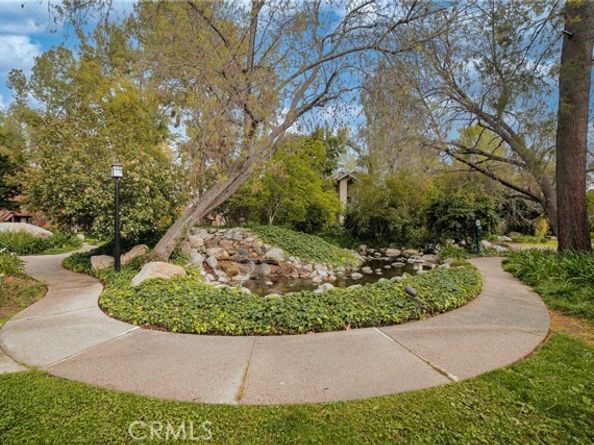 7050 Shoup Avenue 208, Canoga Park (los Angeles) CA 91303