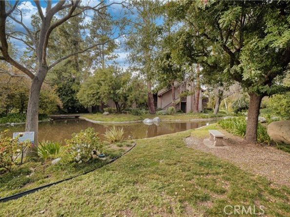 7050 Shoup Avenue 208, Canoga Park (los Angeles) CA 91303