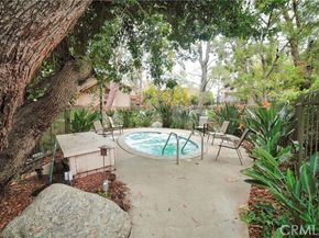 7050 Shoup Avenue 208, Canoga Park (los Angeles) CA 91303