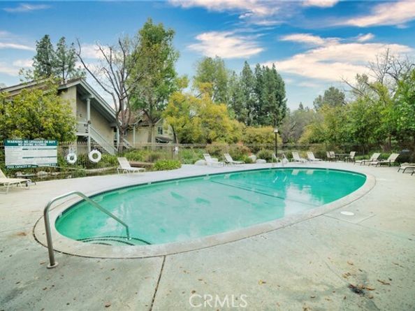 7050 Shoup Avenue 208, Canoga Park (los Angeles) CA 91303