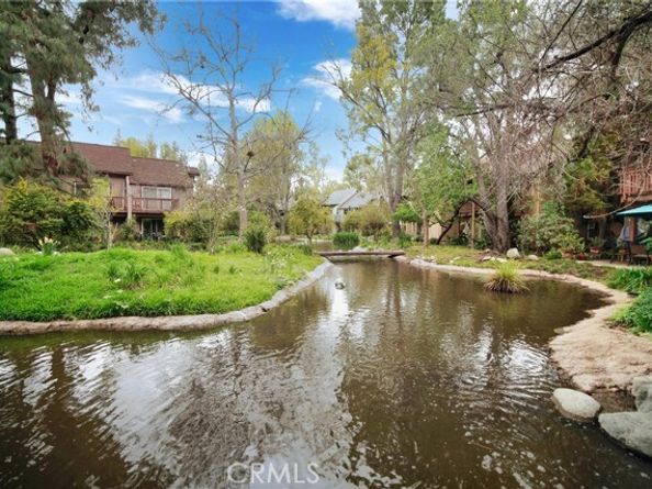 7050 Shoup Avenue 208, Canoga Park (los Angeles) CA 91303