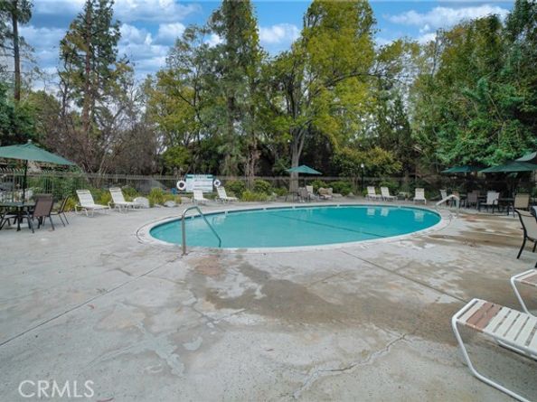 7050 Shoup Avenue 208, Canoga Park (los Angeles) CA 91303