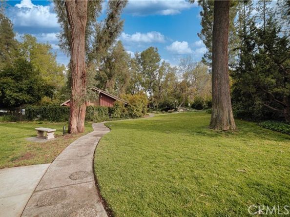 7050 Shoup Avenue 208, Canoga Park (los Angeles) CA 91303