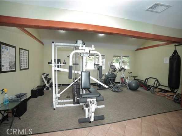 7050 Shoup Avenue 208, Canoga Park (los Angeles) CA 91303