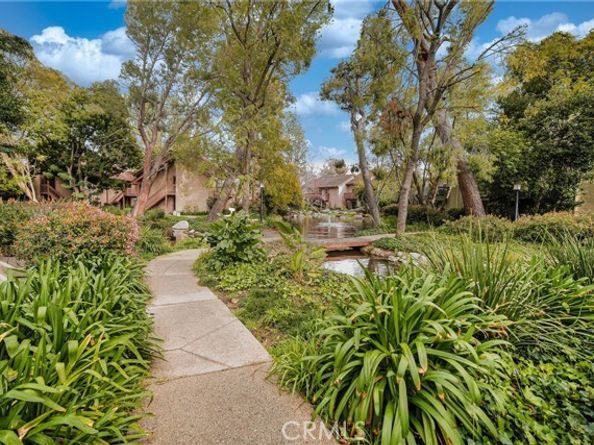 7050 Shoup Avenue 208, Canoga Park (los Angeles) CA 91303