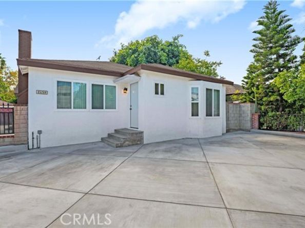 15210 Cohasset Street, Van Nuys (los Angeles) CA 91405