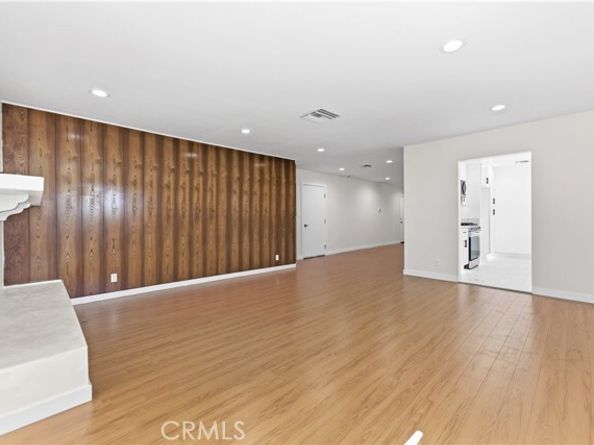 15210 Cohasset Street, Van Nuys (los Angeles) CA 91405