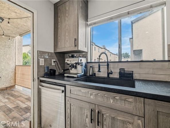 13617 Valerio Street C, Van Nuys (los Angeles) CA 91405