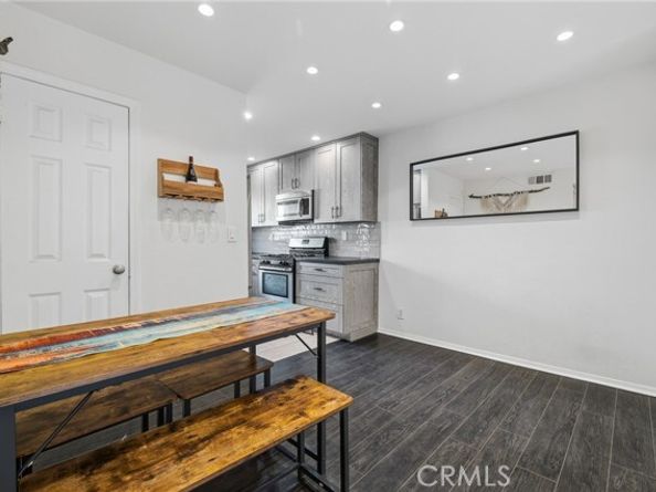 13617 Valerio Street C, Van Nuys (los Angeles) CA 91405
