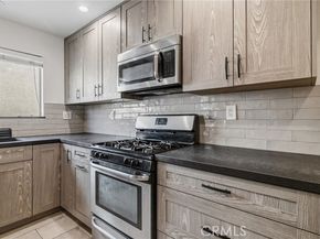 13617 Valerio Street C, Van Nuys (los Angeles) CA 91405