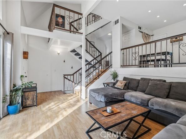 13617 Valerio Street C, Van Nuys (los Angeles) CA 91405