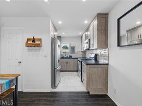 13617 Valerio Street C, Van Nuys (los Angeles) CA 91405